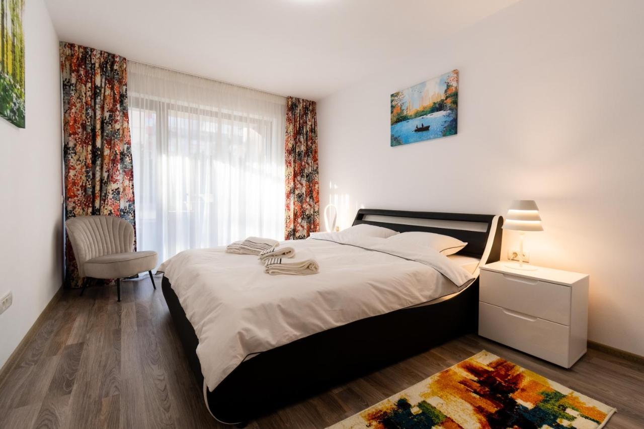 Transylvanian Apt. W/ Lrg. Terrace And Parking - Karpatenhaus Braşov Eksteriør billede
